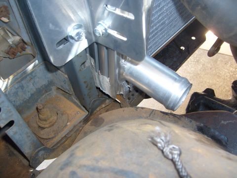 1984 Ford Bronco - The 38" radiator fits between the stock supports