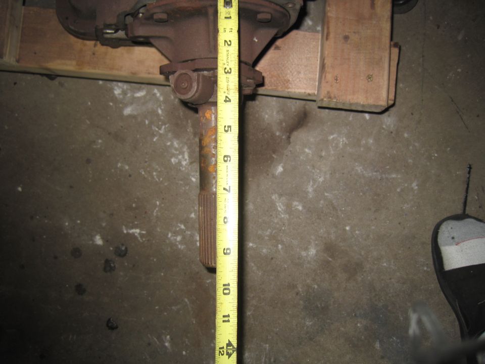 Differential housing with a yellow measuring tape next to it
