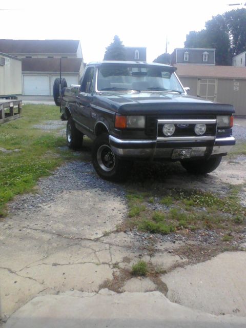 1988 Ford Bronco - This Ford F-Series truck appears to be from the late 1980s, possibly a 1987 model.