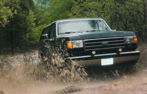 1990 Ford Bronco - This shot cost a pair of dry cloths