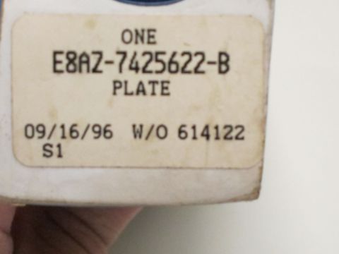 1991 Ford LTD Crown Victoria - Ford service-part identification label showing part number E8AZ-7425622-B, date 09/16/96 and work order 614122.