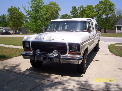 1978 Ford Bronco - This 1978 Ford F-350 crew cab truck, equipped with a camper shell, is viewed from a three-quarter front angle.