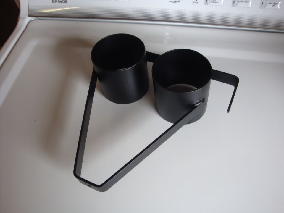 Black metal dual cup holder with a triangular frame
