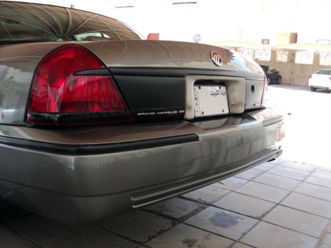 2001 Mercury Grand Marquis - The rear of a gray 2001 Mercury Grand Marquis GS is visible, with a Kuwaiti license plate on the trunk.