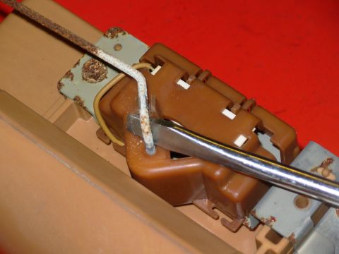 1983 Ford Bronco - Pry the float arm out of the sender clip, being careful not to break the plastic. Prying between the clip & the pivot hole is the most-effe…