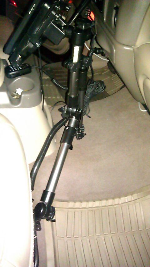 2000 Ford Excursion - Mobotron mount from Bracketron. Ignore the flexible mount - that's gone now (temporary radio face mount)