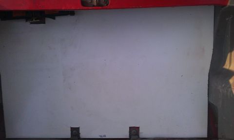 1991 Ford Festiva - Interior view of a car trunk, showing a white panel and a Supermotors logo on the right side.