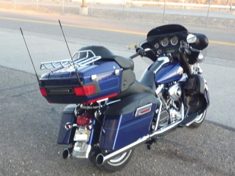2007 Harley-Davidson Electra Glide Clsc - This 2007 Harley-Davidson Electra Glide Clsc is seen from the rear, its blue paint, saddlebags, and trunk.