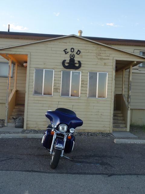 2007 Harley-Davidson Electra Glide Clsc - Motorcycle parked outside a building with an EOD emblem above the windows.