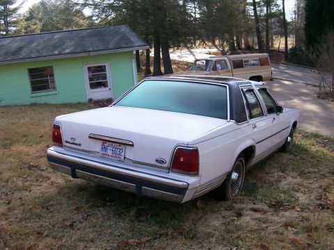 1989 Ford LTD Crown Victoria photo