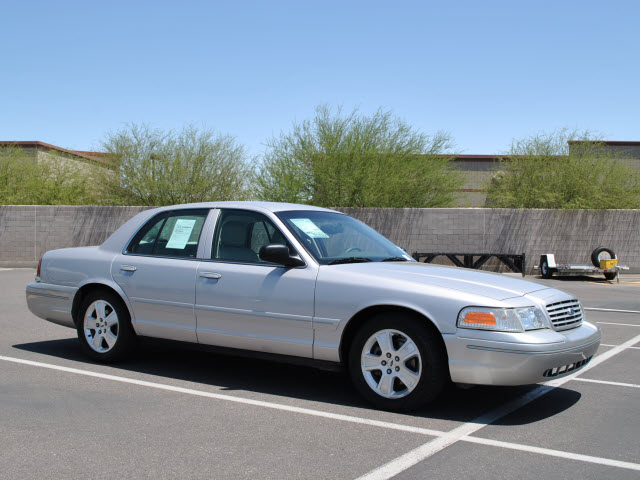 2004 Ford Crown Victoria