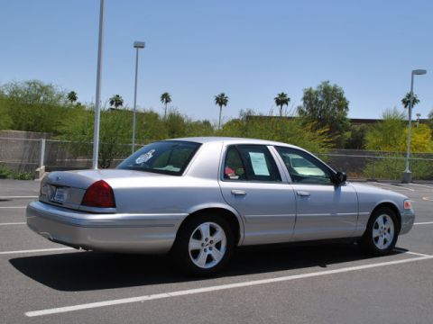 2004 Ford Crown Victoria photo