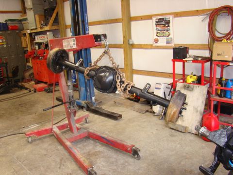 1995 Ford F-150 - unloading axles..by myself..thank god for a hoist.