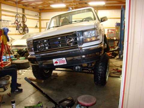 1995 Ford F-150 - Radius arms are on....no brakes or shocks yet. put the wheels on so we could flex it on the lift we couldnt use to lift the truck, but work…