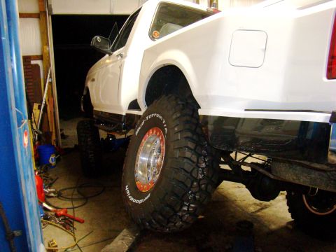 1995 Ford F-150 - another pic of flexin to see shock mounting location.