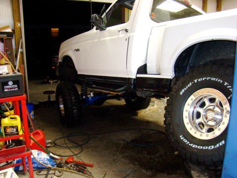 1995 Ford F-150 - another pic to see shock mounting location.