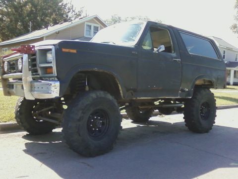 1986 Ford Bronco - This modified Ford Bronco sits high on large off-road tires.