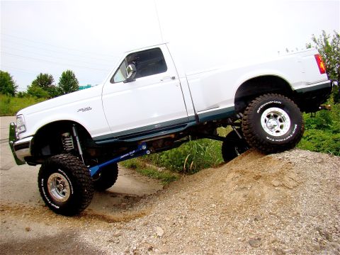 1995 Ford F-150 - i could not get to the top of the mound before the center drop.