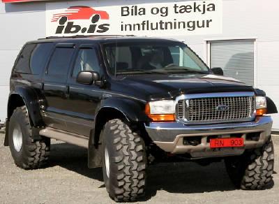 2000 Ford Excursion photo