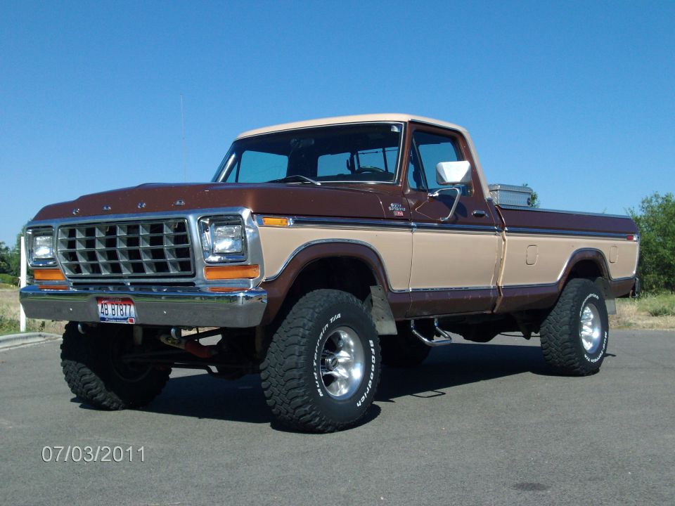 1979 Ford F-150 pickup truck, brown and tan, 3q-front view