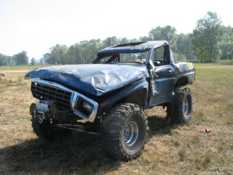 1979 Ford Bronco - This 1979 Ford Bronco has sustained significant front-end damage and appears to be modified for off-road use.