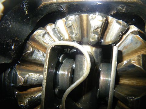 1995 Ford Bronco - Damaged differential gears showing wear and tear.