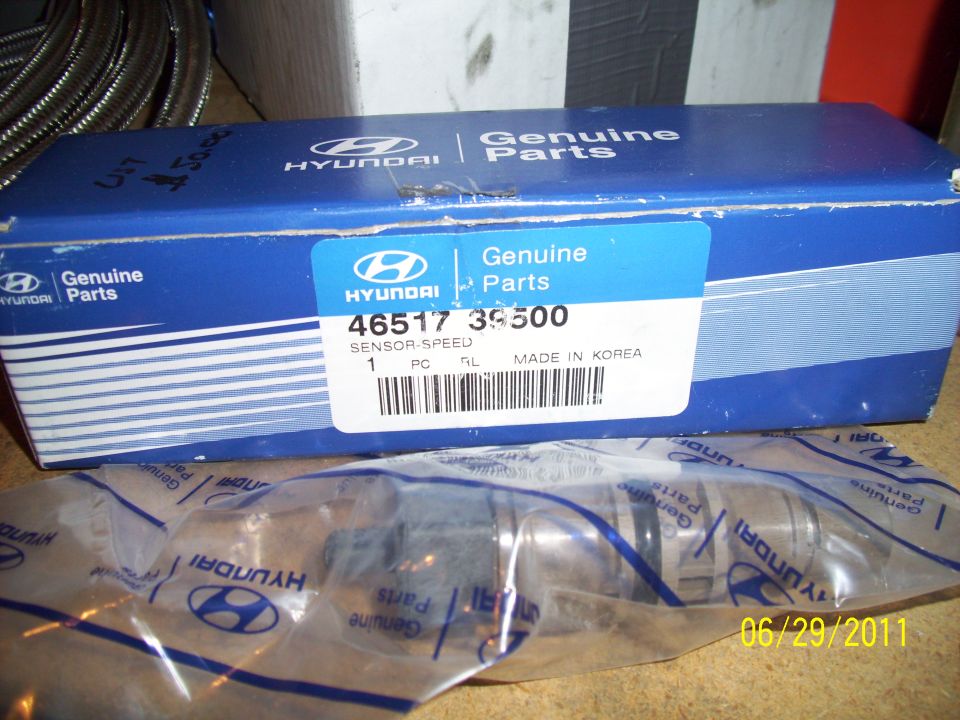 Hyundai Genuine Parts box with speed sensor inside plastic packaging. Part number 46517-35500