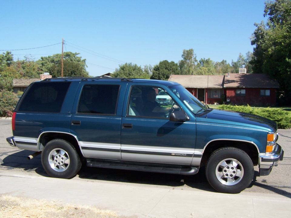 Teal 1995 Chevrolet Tahoe side view