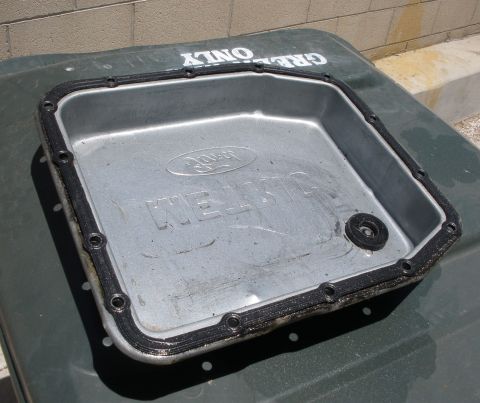 1995 Ford Thunderbird - Ford transmission pan, likely for a 4R70W transmission, with embossed "KELLOGG" text.