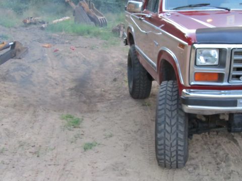 1984 Ford Bronco - This Ford F-Series truck has a body style consistent with the early 1980s, not a 1984 Bronco.