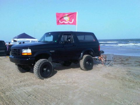 1992 Ford Bronco photo