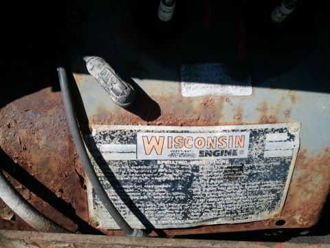 1985 Ford F-150 - Data plate on a Wisconsin Heavy-Duty Air-Cooled Engine shows operating information.
