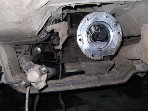 1989 Ford Bronco - The driveshaft has been unbolted from the differential housing, revealing the splined output shaft.