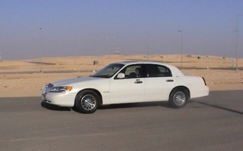 2002 Lincoln Town Car - powerbraking, you can see the chrome trim is painted (Town Car Touring style)