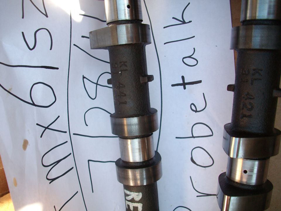 Two camshafts with part numbers KL 441 and KL 421 visible