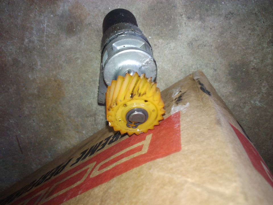 Yellow speedometer gear with metal housing