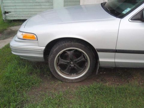 1997 Ford Crown Victoria photo