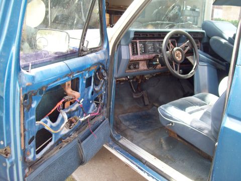 1985 Ford Bronco - Crap steering wheel is coming out