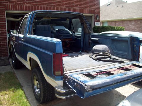 1985 Ford Bronco - from the back, rear seat out