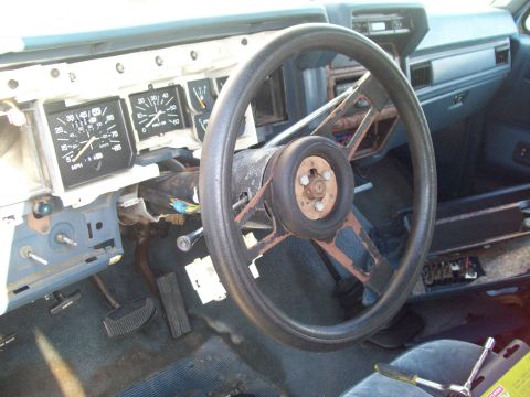1985 Ford Bronco - crap wheel needs to come out