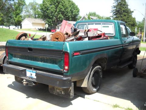 1954 Ford F-100 - 8-2-2011: Here's a shot of it with most of a 2000 Dodge caravan in the box!