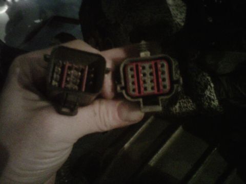 1978 Chevrolet C/K Pickup - Two electrical connectors are shown, one in a hand and another partially visible, with a Supermotors.net watermark.