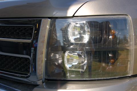 2007 Chevrolet Silverado 1500 - Close-up of the front grille and headlight assembly on a 2007 Chevrolet Silverado 1500.