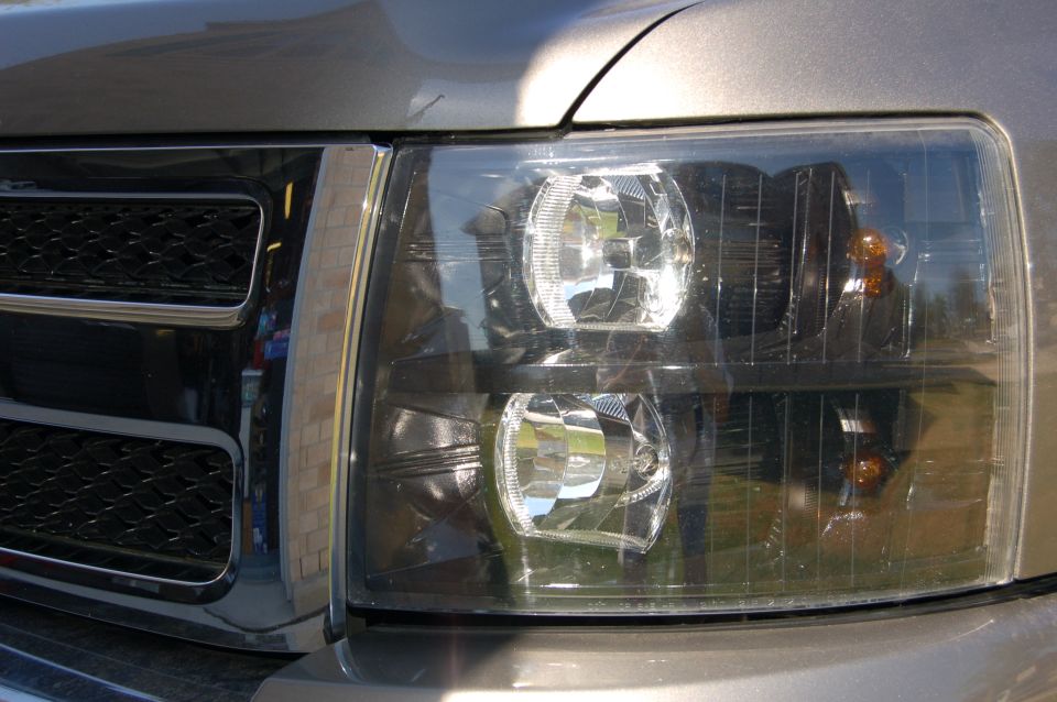 2007 Chevrolet Silverado 1500 front grille and headlight assembly