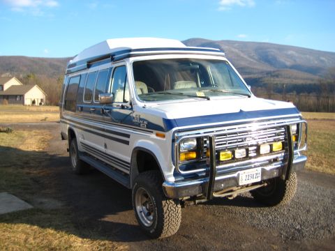 1988 Ford E350 - This 1988 Ford E350 van features a two-tone paint scheme and is equipped for off-road use.