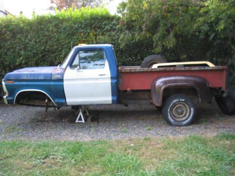 1979 Ford Bronco - FOR SALE;79 F350 body shot,good rear, trans t-case,many useable parts.Make offer