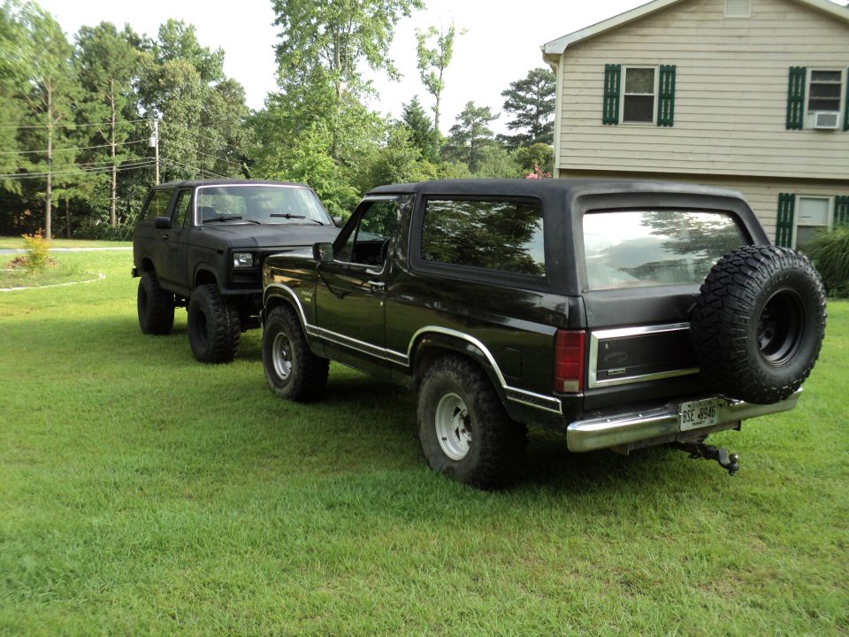 1986 Ford Bronco “Dr Jekyll and Mr Hyde”