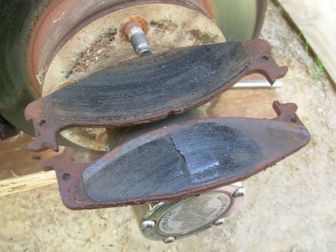 1995 Ford Bronco - He got ALL the good out of these. The inner pad barely brushed the rotor. The other side was about the same.