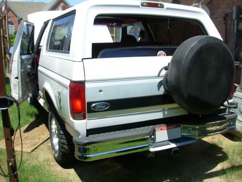 1995 Ford Bronco - I've never seen these tape stripes before, but otherwise, it's just a good '95 XLT.