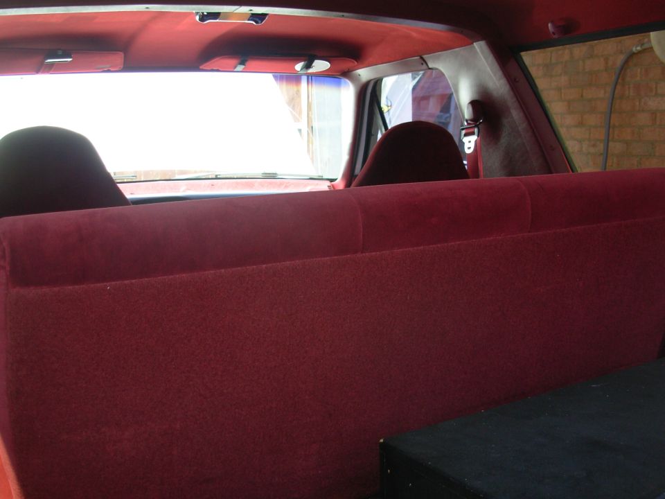 No OHC, cargo cover, cargo net, dimming RV mirror, or dual visors, and it has the chrome dome/map lamp.